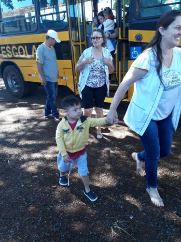 Confraternização solidária na Comunidade São João envolveu alunos da Apae