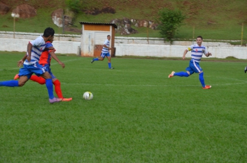 Demonstrando um bom futebol e com apoio da torcida