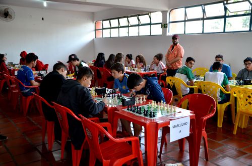 Fase macrorregional dos Jogos Escolares do Paraná movimentando a cidade de Ubiratã 