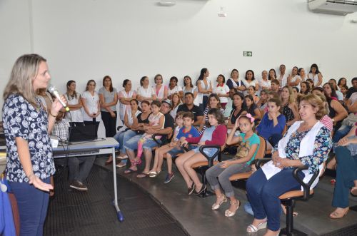 Escola Municipal Lucinéia Braciforte realiza primeira reunião com pais com palestra 