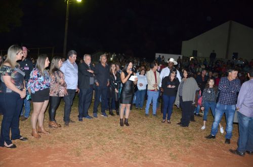 São João realizou festa com tradicional queima da fogueira 