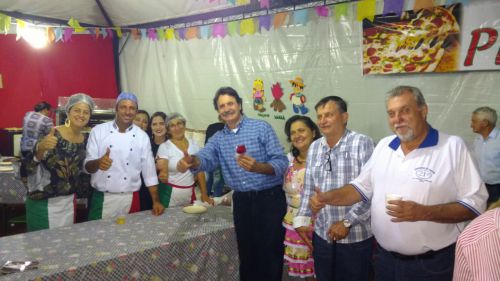 Festa da São João com tradicional queima da fogueira contou com a presença do deputado Frangão