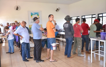 Apesar de aberto ao pblico em geral, o Restaurante Popular d prioridade as famlias de baixa renda