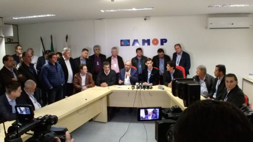 Prefeito Baco participa de reunião da Amop que contou com a presença pré-candidato a presidente Geraldo Alckmin