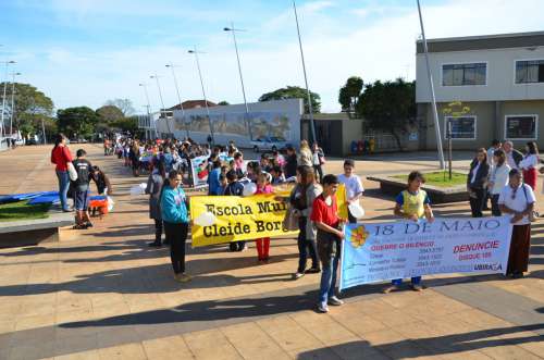 A caminhada foi organizada pelas secretarias de Sade, Educao e Assistncia Social