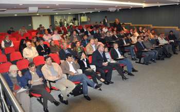 O encontro entre prefeitos e secretrios aconteceu na Sala Mrio Lobo, no Palcio das Araucrias