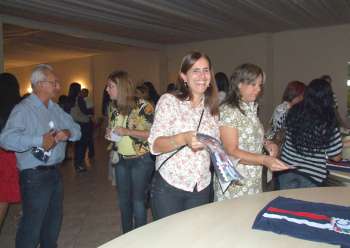 A camiseta entregue aos servidores  comemorativa ao jubileu de ouro do municpio