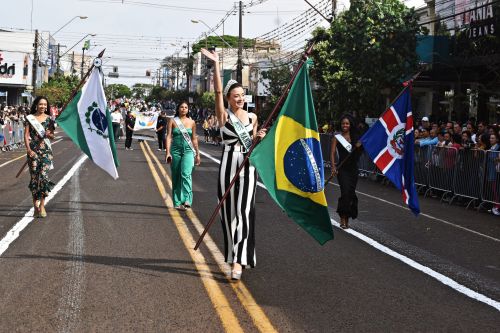 Desfile cívico celebra 7 de Setembro; veja galeria de fotos  