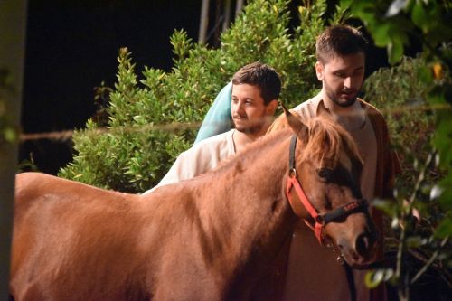"Paixão de Cristo" emociona centenas de mandaguarienses na quinta-feira    